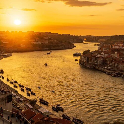 Инвестиции в недвижимость Португалии. Как в 2021 году переехать всей семьей в новую, лучшую жизнь? История переезда Романа и Ольги.